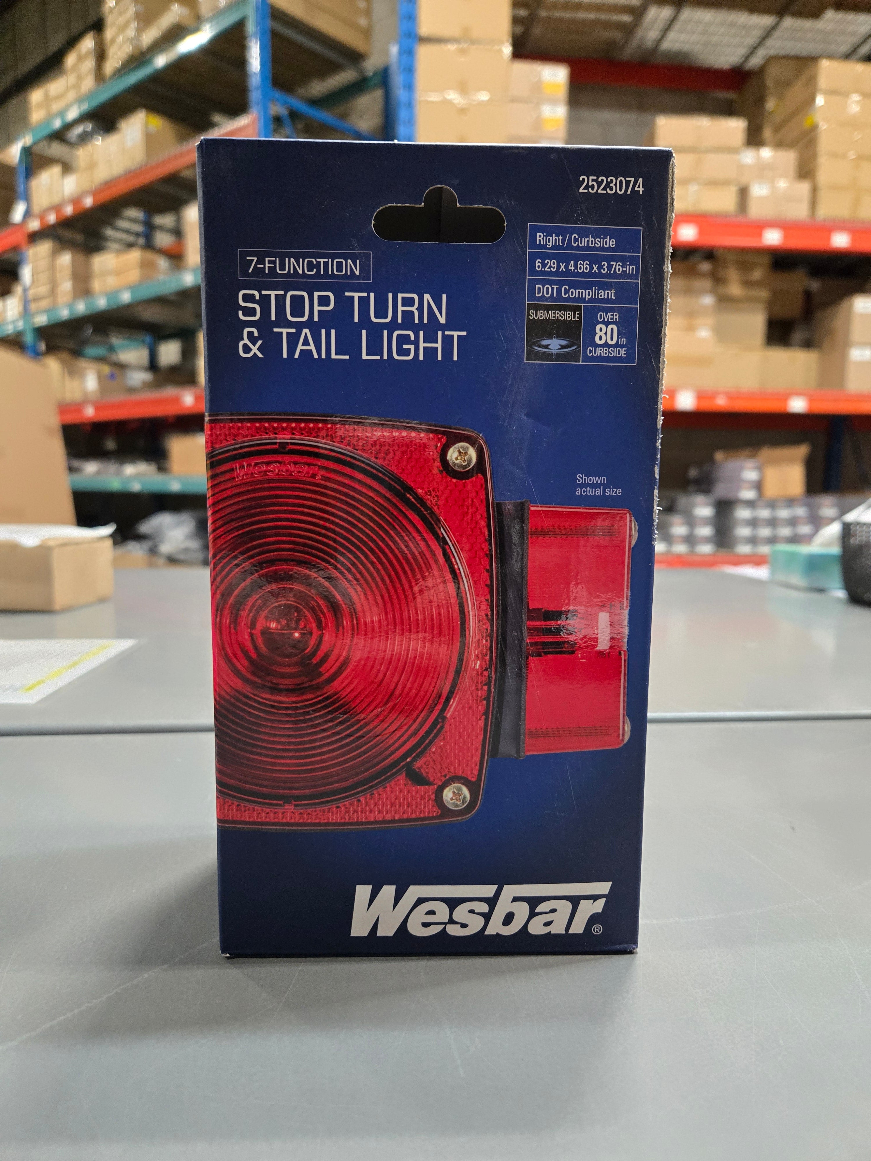 Feu arrière submersible 7 fonctions Wesbar pour véhicules de plus de 80" - Côté droit/côté trottoir, 2523074 | LIQUIDATION