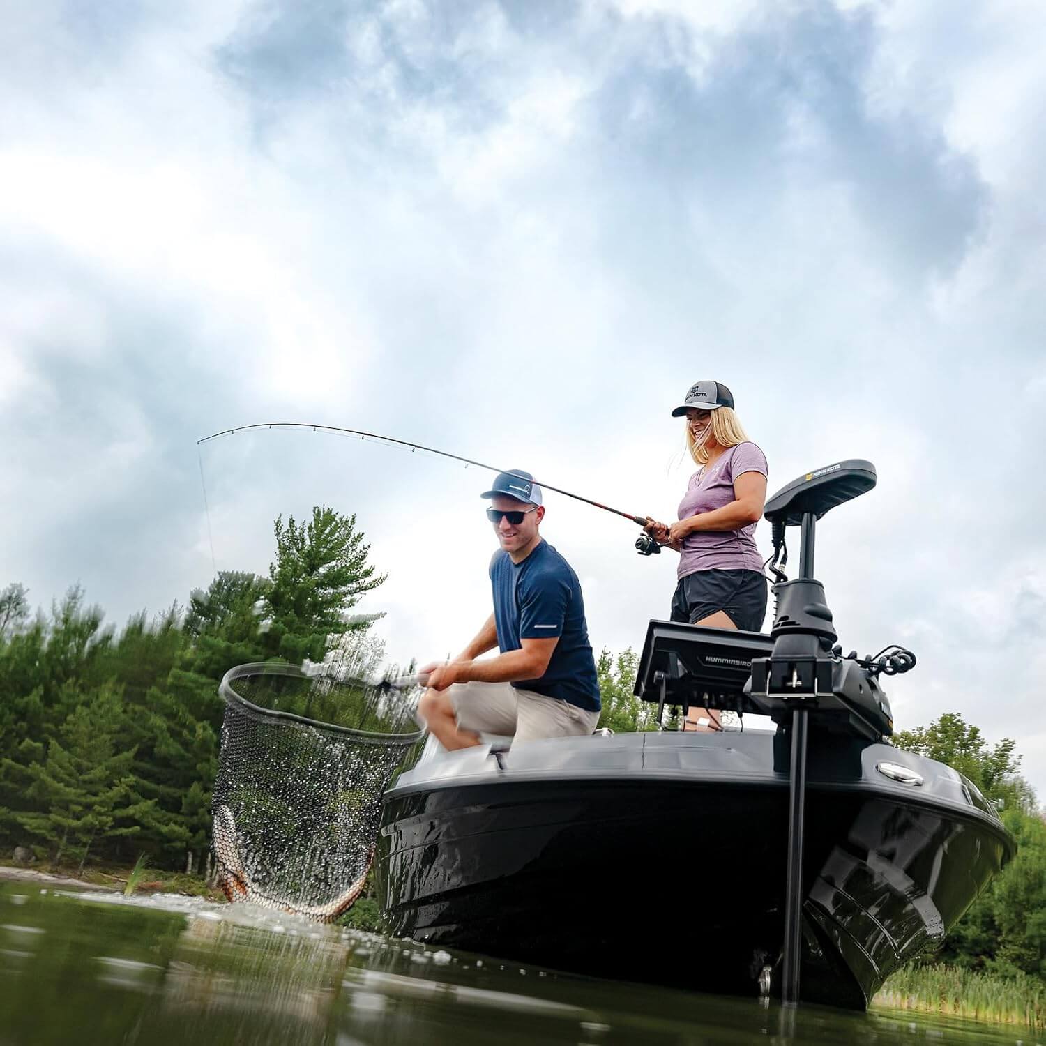 Minn Kota 1358975 Ulterra Bow Mount Freshwater Trolling Motor, 80 lbs. Thrust, 45" Shaft, 24 Volts w/Handheld Remote, Foot Pedal & Dual Spectrum CHRP Sonar