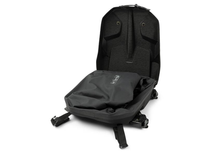 Ski-Doo LinQ 22 US Gal (26 L) Slim Waterproof Tunnel Bag in Black, 860202451