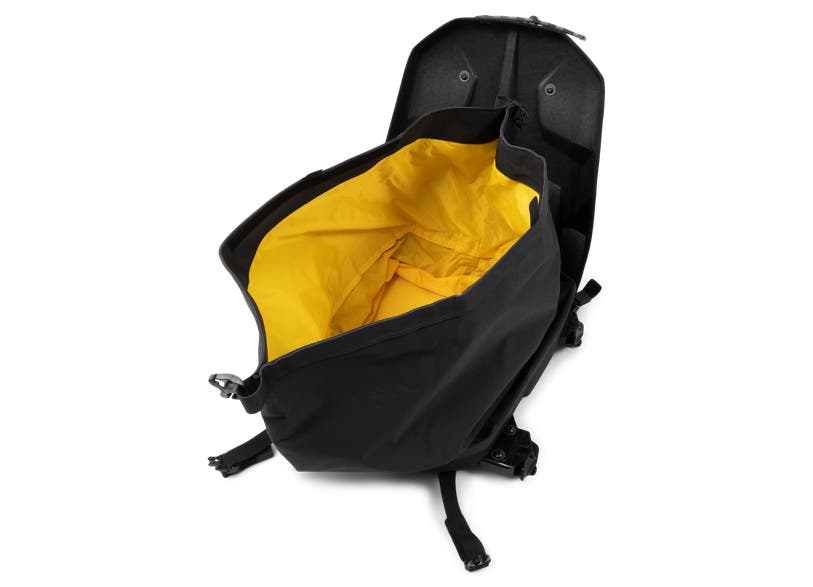 Ski-Doo LinQ 22 US Gal (26 L) Slim Waterproof Tunnel Bag in Black, 860202451