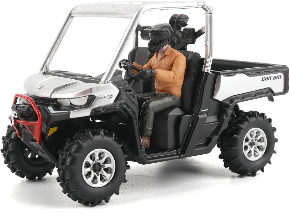 Diecast Masters Can-Am Defender X MR 1:32 diecast model in silver #60031 with driver figure, front three-quarter view