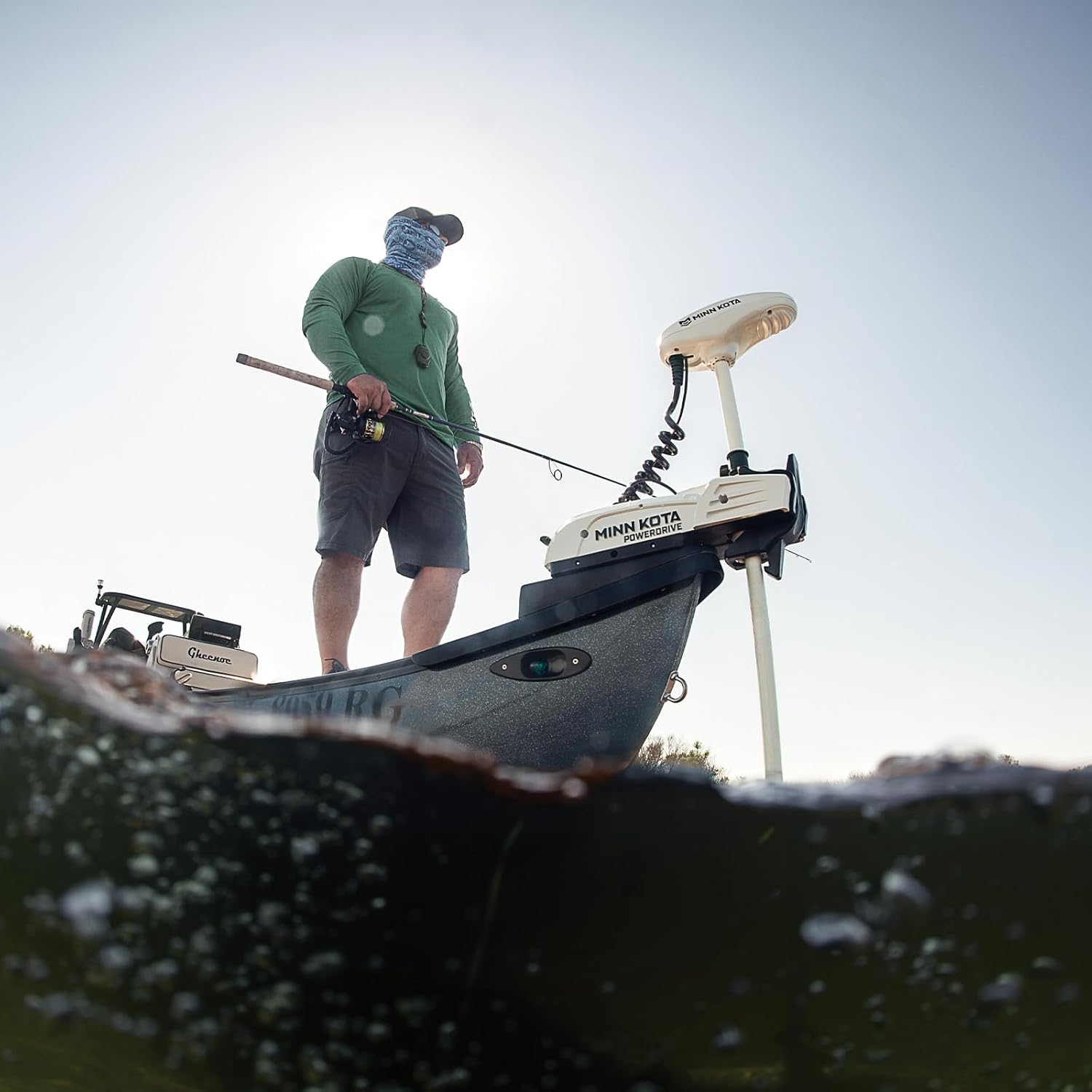 Minn Kota 1363576 Riptide Powerdrive Bow Mount Saltwater Trolling Motor w/Handheld Remote, 55 lbs. Thrust, 54" Shaft, 12 Volts