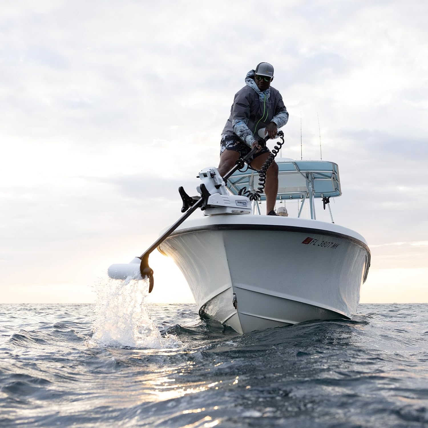 Minn Kota 1363900 Riptide Terrova® Quest Series Bow Mount Saltwater Trolling Motor, 90 / 115 lbs. Thrust, 60" Shaft, 24 / 36 Volts w/Handheld Remote
