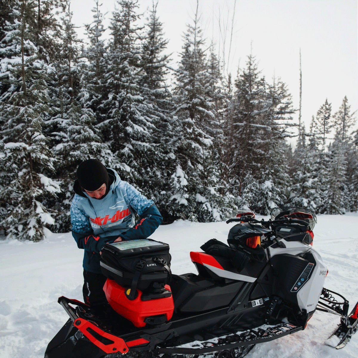 Ski-Doo LinQ Trail Pro Bag 860201986 on a snowmobile in the woods
