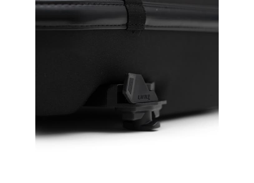 Ski-Doo LinQ Adventure Tunnel Bag 40L black close-up of LinQ mounting bracket attachment