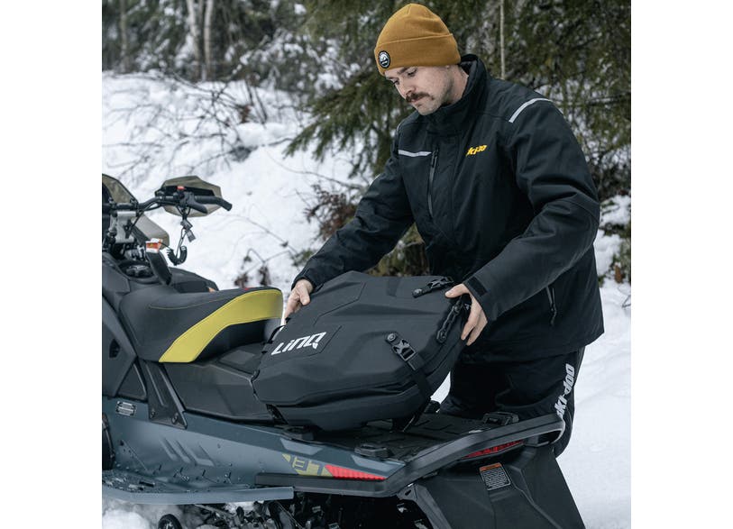 Ski-Doo LinQ 22 US Gal (26 L) Slim Waterproof Tunnel Bag in Black, 860202451