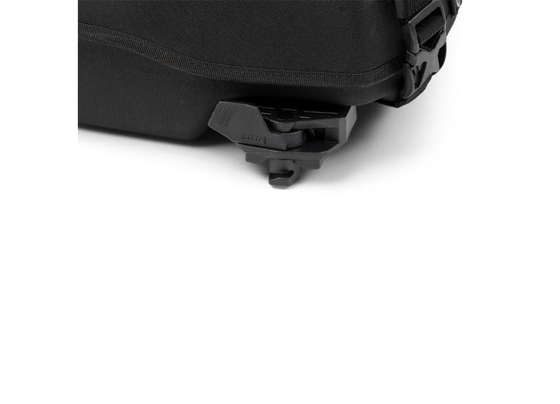 Ski-Doo LinQ 22 US Gal (26 L) Slim Waterproof Tunnel Bag in Black, 860202451
