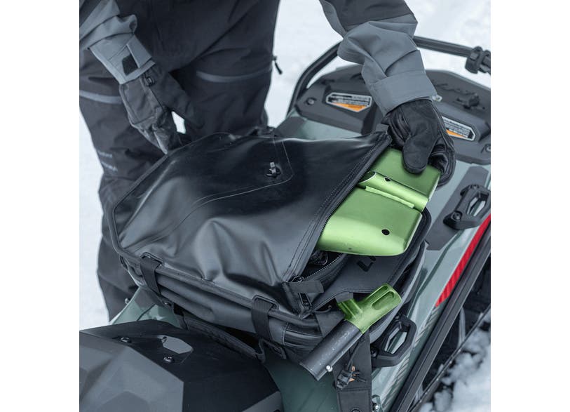 Ski-Doo LinQ 20 L (5.3 US Gal) Deep Snow Expandable Bag in Black, 860202878