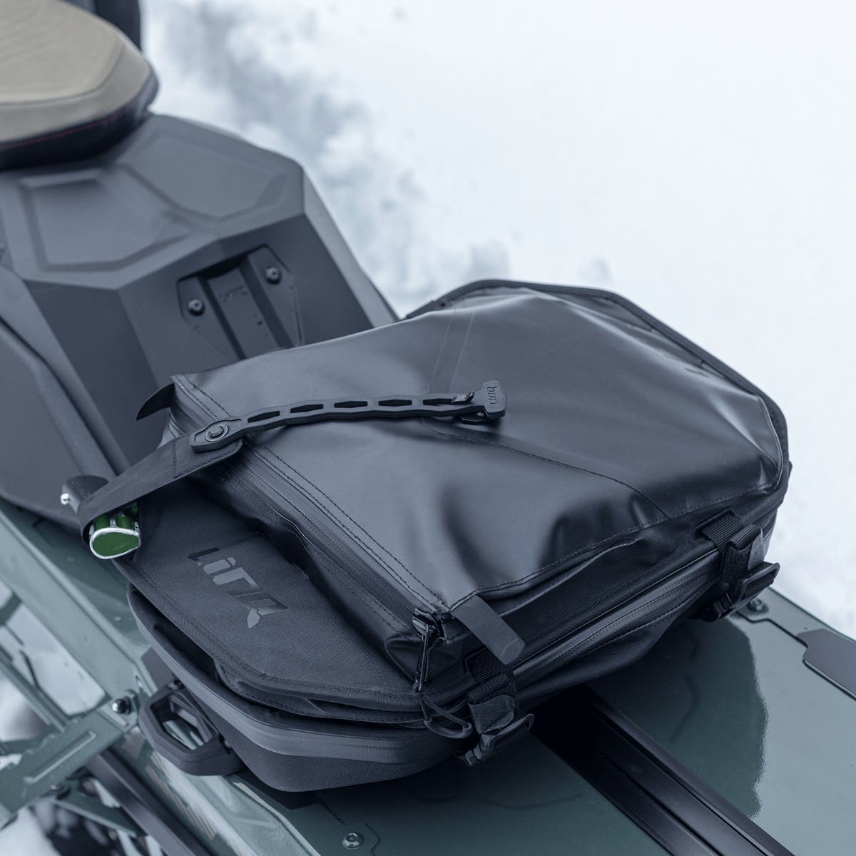 Ski-Doo LinQ 20 L (5.3 US Gal) Deep Snow Expandable Bag in Black, 860202878