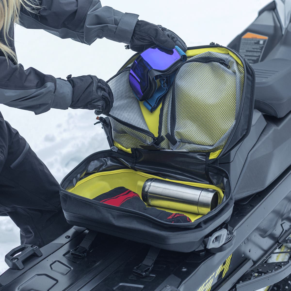 Ski-Doo LinQ 20 L (5.3 US Gal) Deep Snow Expandable Bag in Black, 860202878