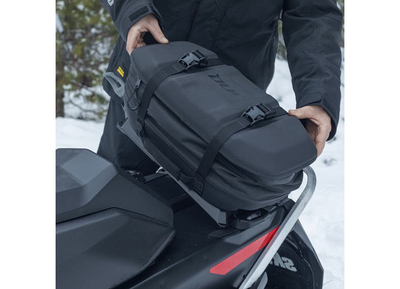 Ski-Doo LinQ 4.5 US Gal (17 L) Trail Expandable Bag in Black, 860202895