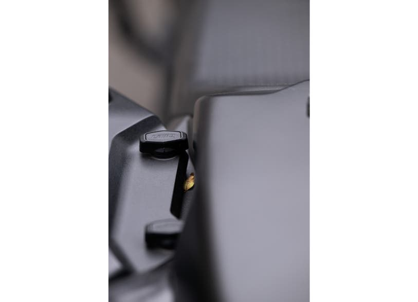 Close-up mounting latch detail on Can-Am Origin LinQ saddlebag 22L for EV motorcycles