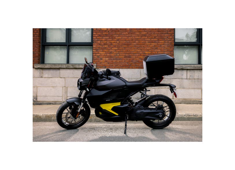 Can-Am Pulse electric motorcycle with black LinQ 36L top case mounted, side view on street