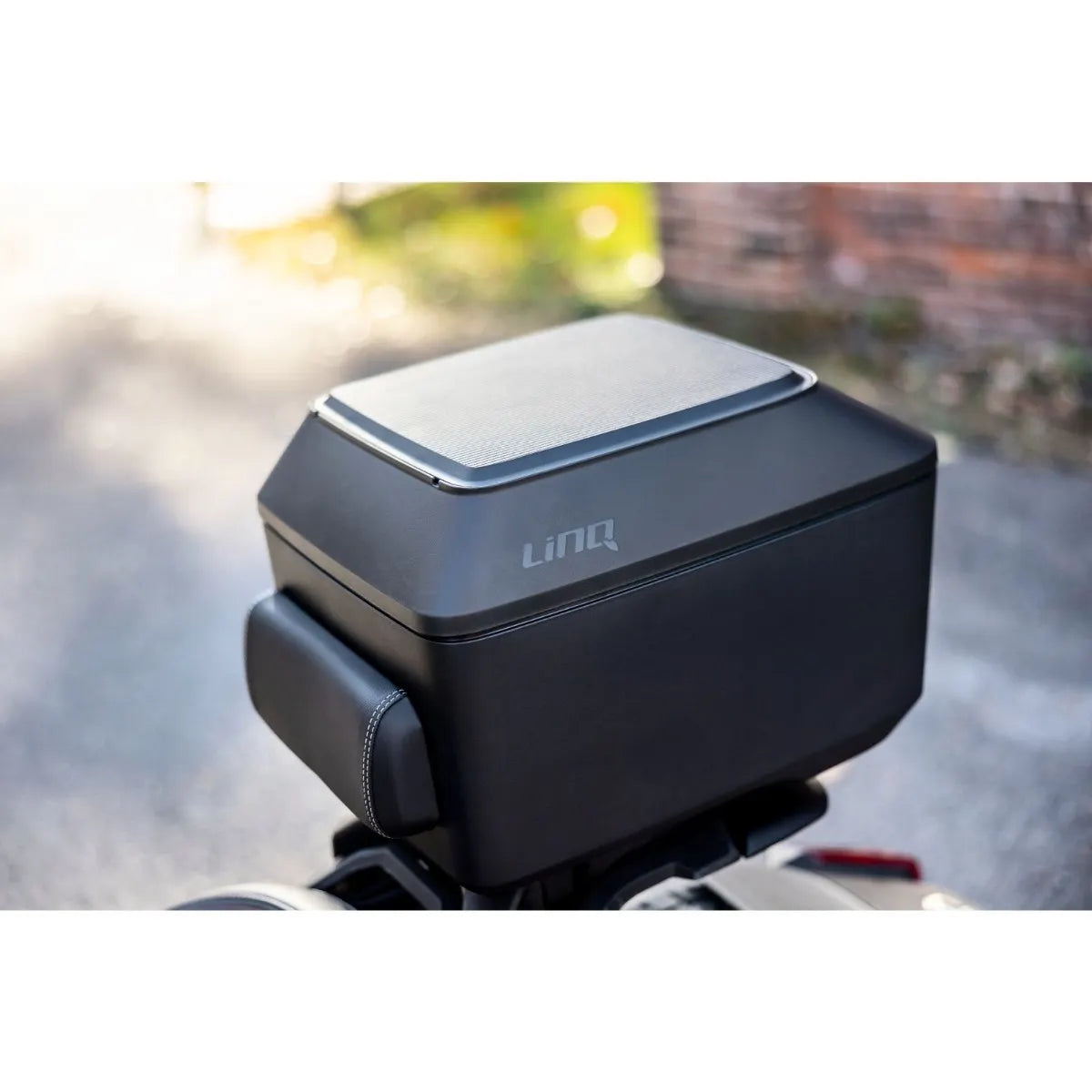 Can-Am Backrest Pad mounted on the LinQ Top Case (36 L), 219401270
